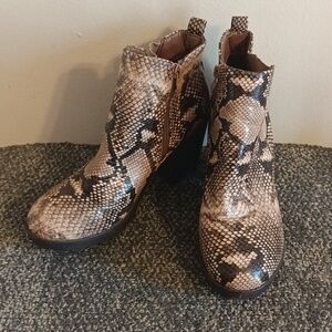 Top Moda brown and tan faux animal ankle boot size 7.5